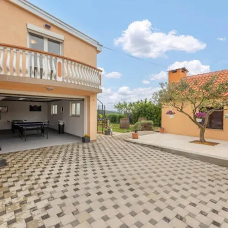 Villa Three Bedroom Villa Debeljak